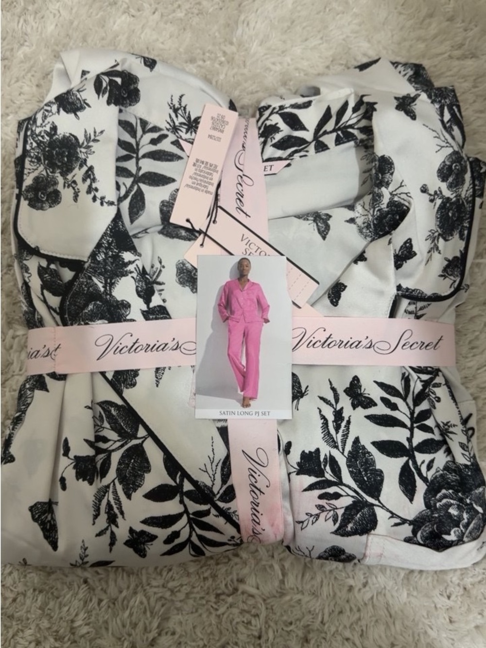 NWT Victoria Secret Satin Pajama Set
Size small